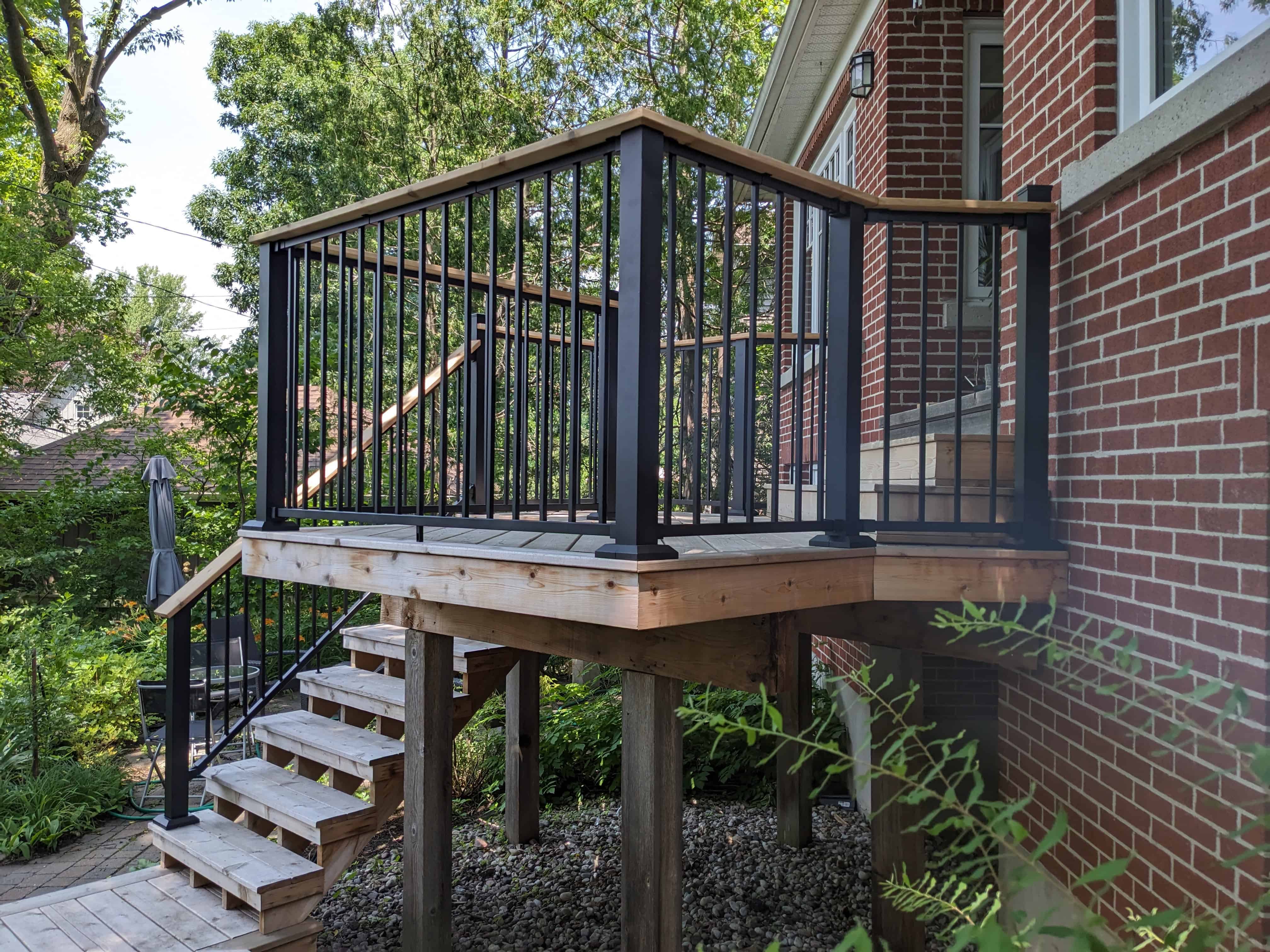Cedar drink rail detail on a finished Ottawa deck railing