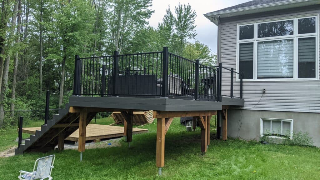 Beautiful Fiberon Cabana Deck w/ Railing