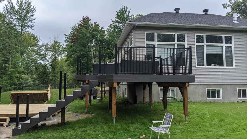 Beautiful Fiberon Cabana Deck w/ Railing