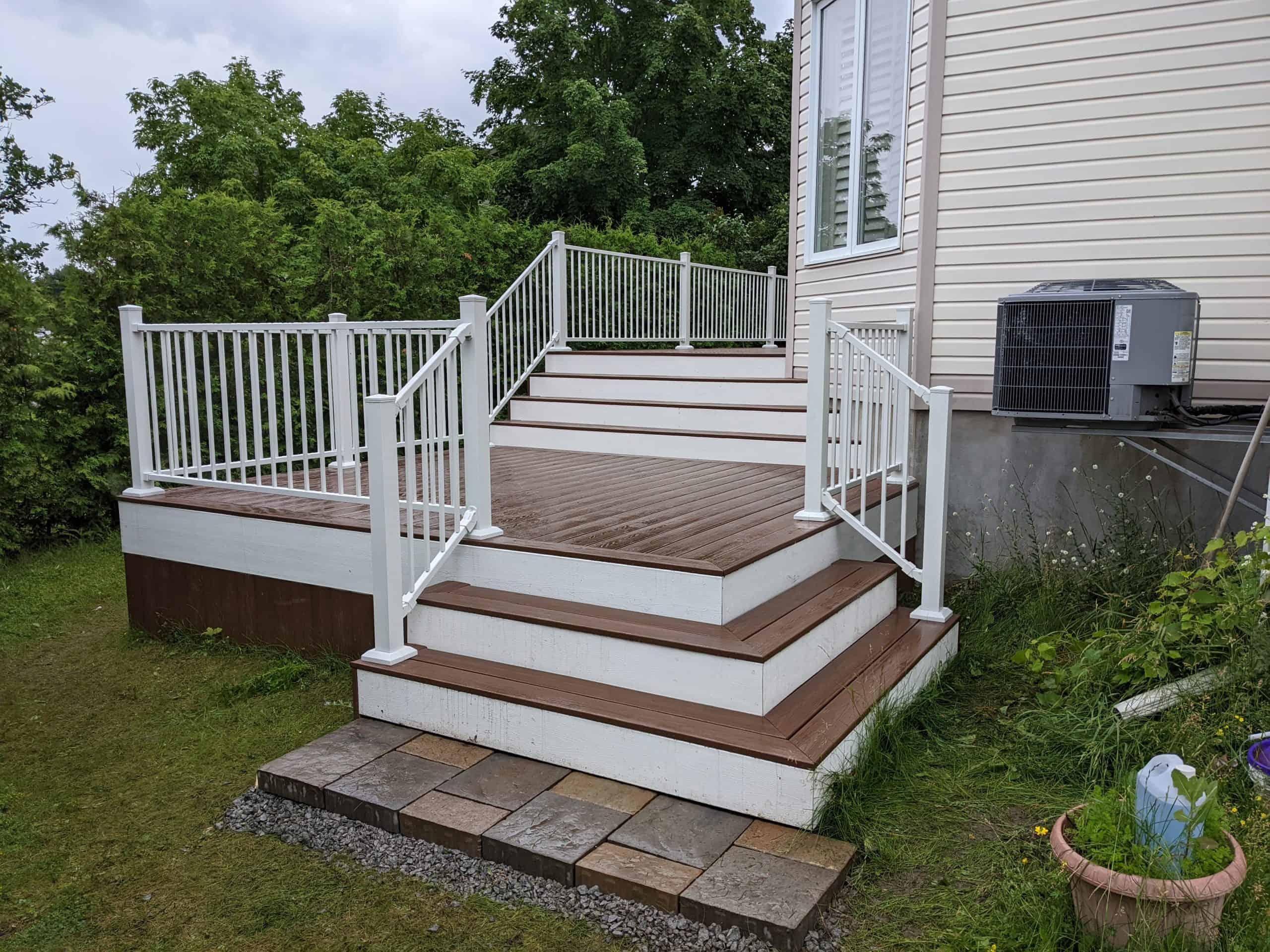 Fiberon Bungalow with Trex Fortress Rail by Ottawa Deck Builders