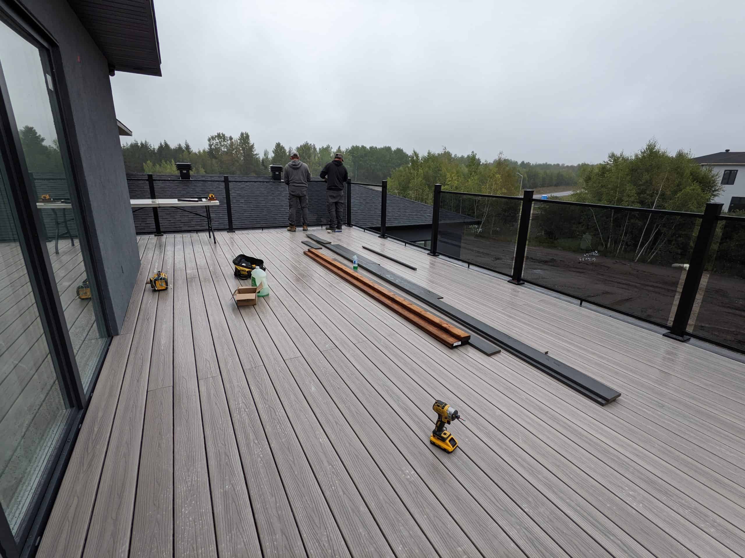 Fiberon Deck with Glass Railing in Ottawa