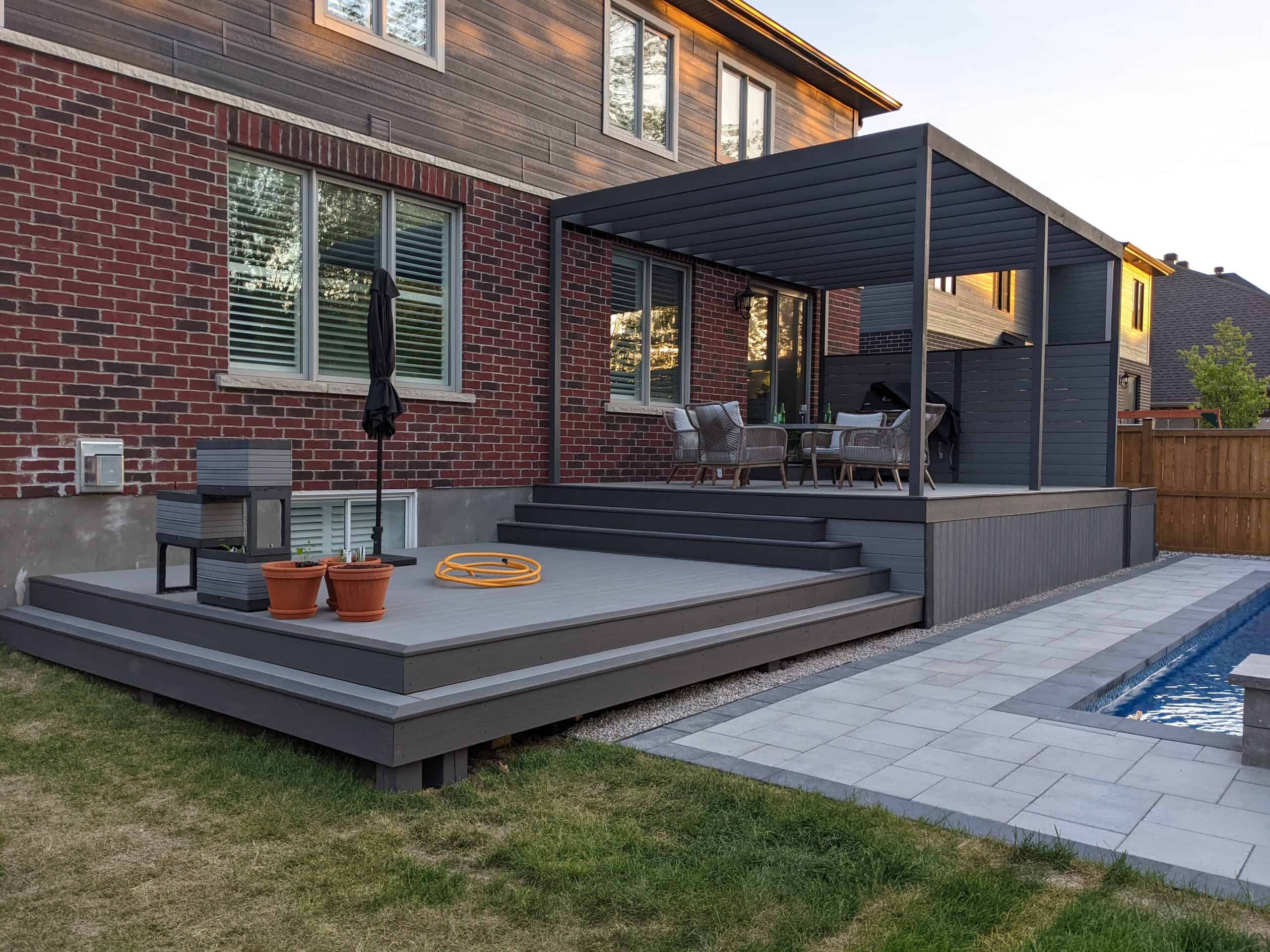 Deck pergola in Canada